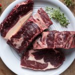 Stor- köttlåda, ca: 27 - 30kg  Pris:245 kr/kg